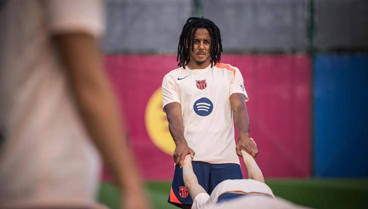 集结日体能课后,法兰克福主帅复盘备战法国杯,媒体盛赞,身体对抗强度拉满(法兰克福冠军赛最新消息) 集结日体能课后,法兰克福主帅复盘备战法国杯,媒体盛赞,身体对抗强度拉满(法兰克福冠军赛最新消息)