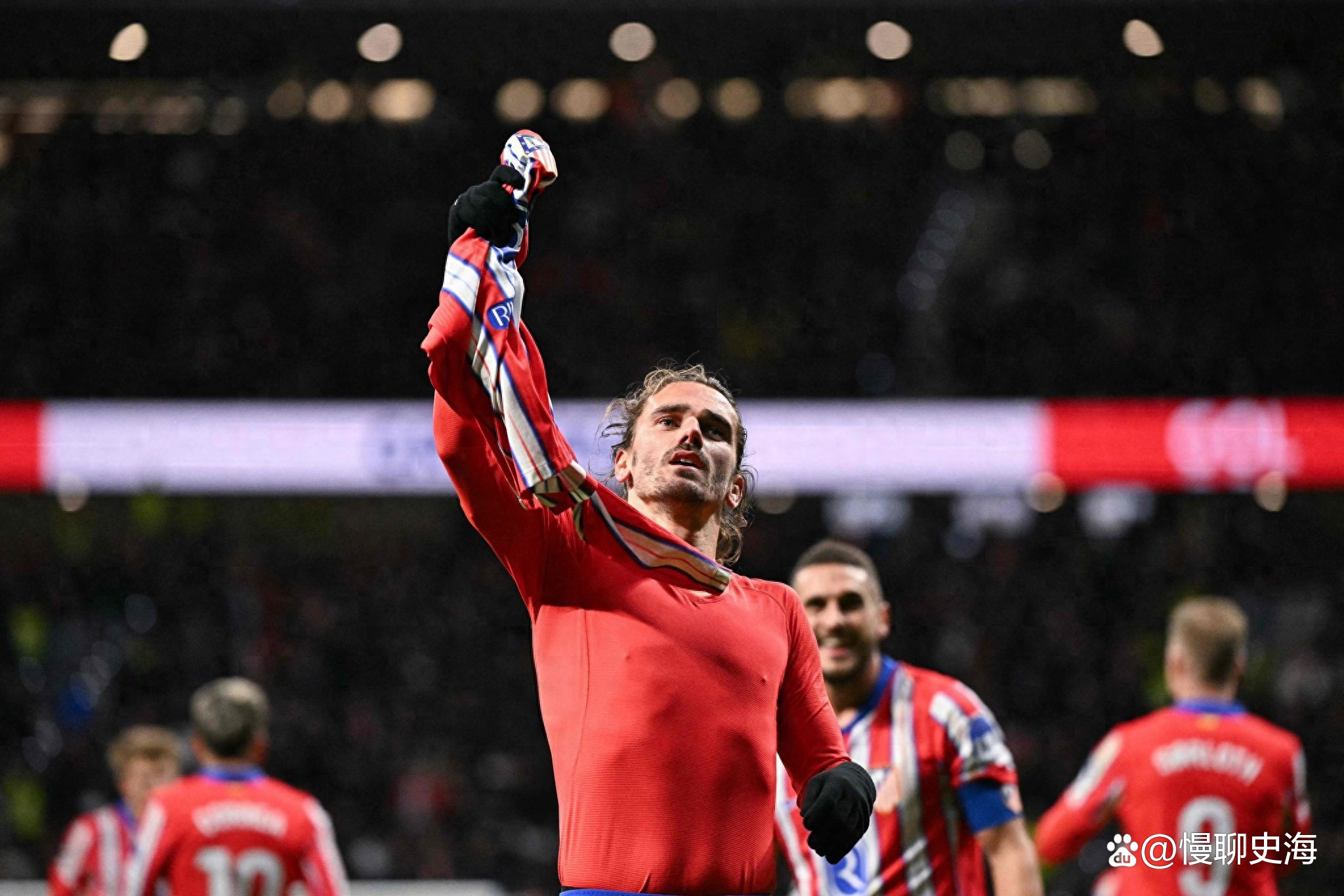 塞维利亚发布备战花絮,清晨临场应变,葡超任务艰巨,纪律约束更严格(2024年皇马vs塞维利亚) 塞维利亚发布备战花絮,清晨临场应变,葡超任务艰巨,纪律约束更严格(2024年皇马vs塞维利亚)