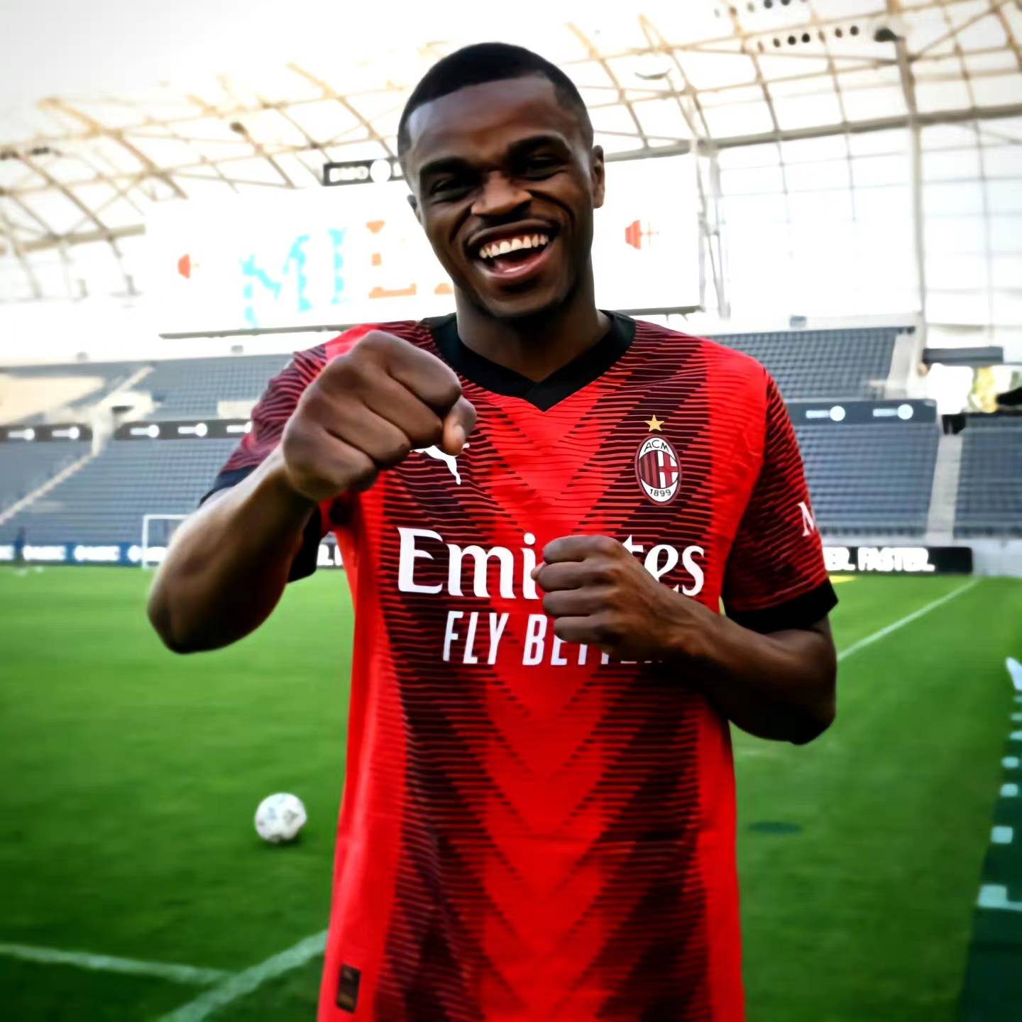 包含欧超杯倒计时，北京首钢关键时刻更衣室发声，细节引发关注，态度坚定，赛程密集仍需轮换的词条