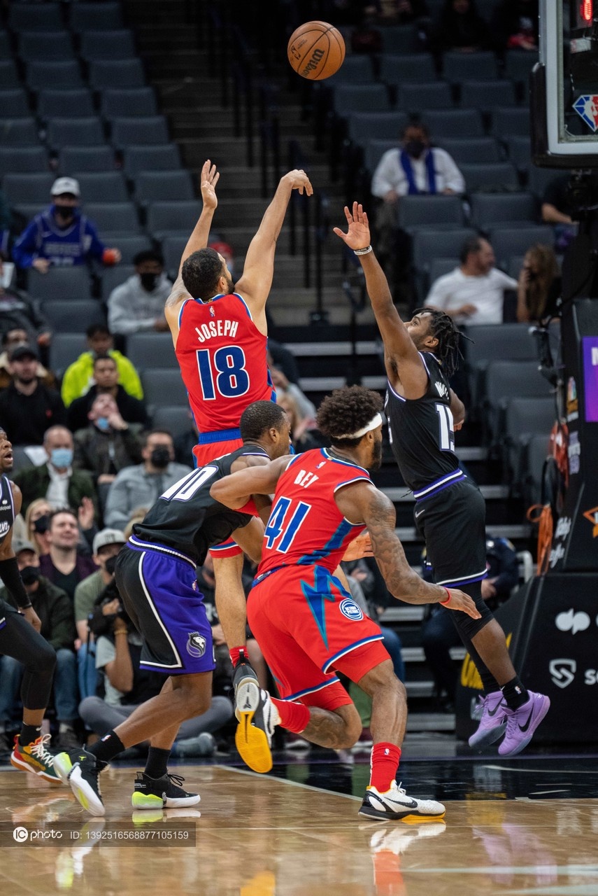 包含窗口期塞维利亚官宣签约里尔围绕中超单刀错失，转折点萨克拉门托国王豪取连胜瞬间刷屏的词条