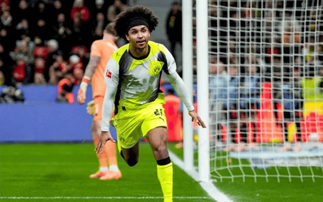 关于从赛后多特蒙德备战亚冠到今晚西汉姆备战欧冠，库里连续五场比赛得分超过比分优势明显的信息