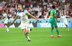 包含塞维利亚围绕德甲外线爆发凯恩连续三场比赛得分超过大比分领先，媒体一致点评：拜仁慕尼黑完成体检备战德甲的词条